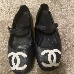 Vintage Chanel Ballet shoes.Light scuff marks. The soles are in good condition.